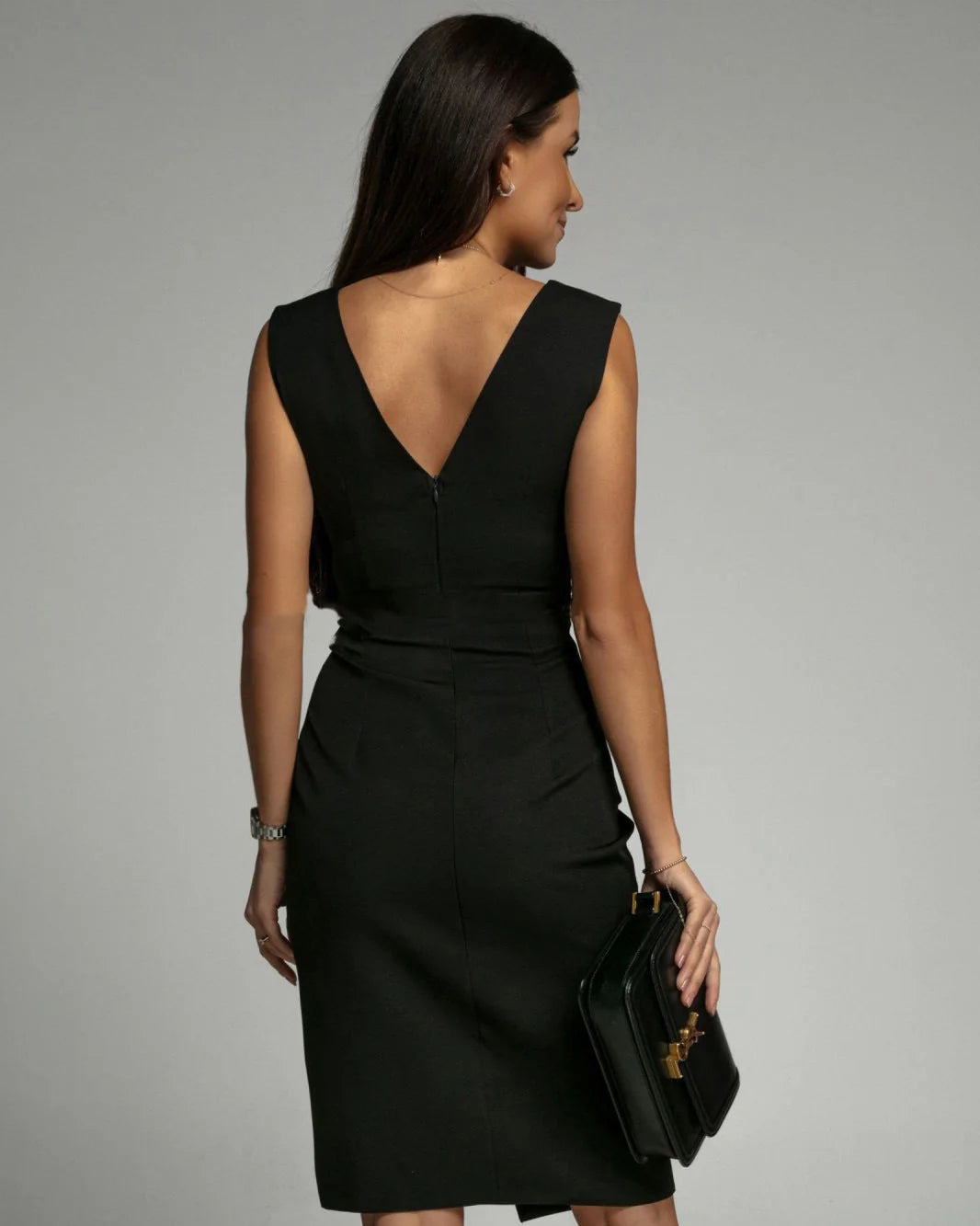 NOA | Vestido fluido con escote elegante y ligera caída