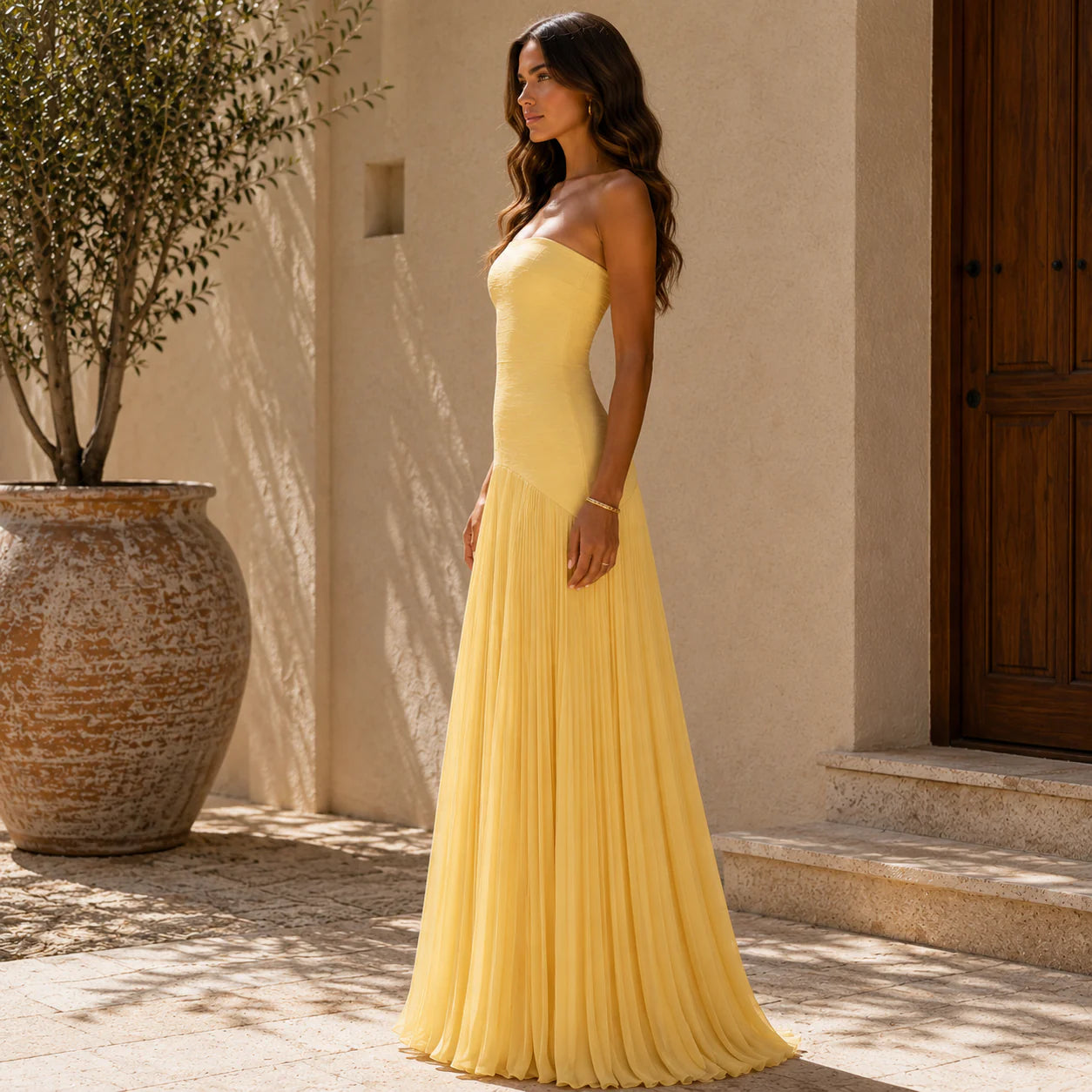 DENA | Vestido largo plisado con escote palabra de honor y caída elegante